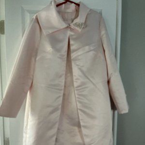 Sheath/Column Scoop Neck Knee-Length Satin